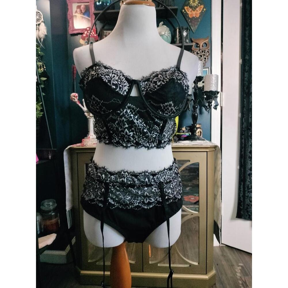 Sexy black lace black lingerie